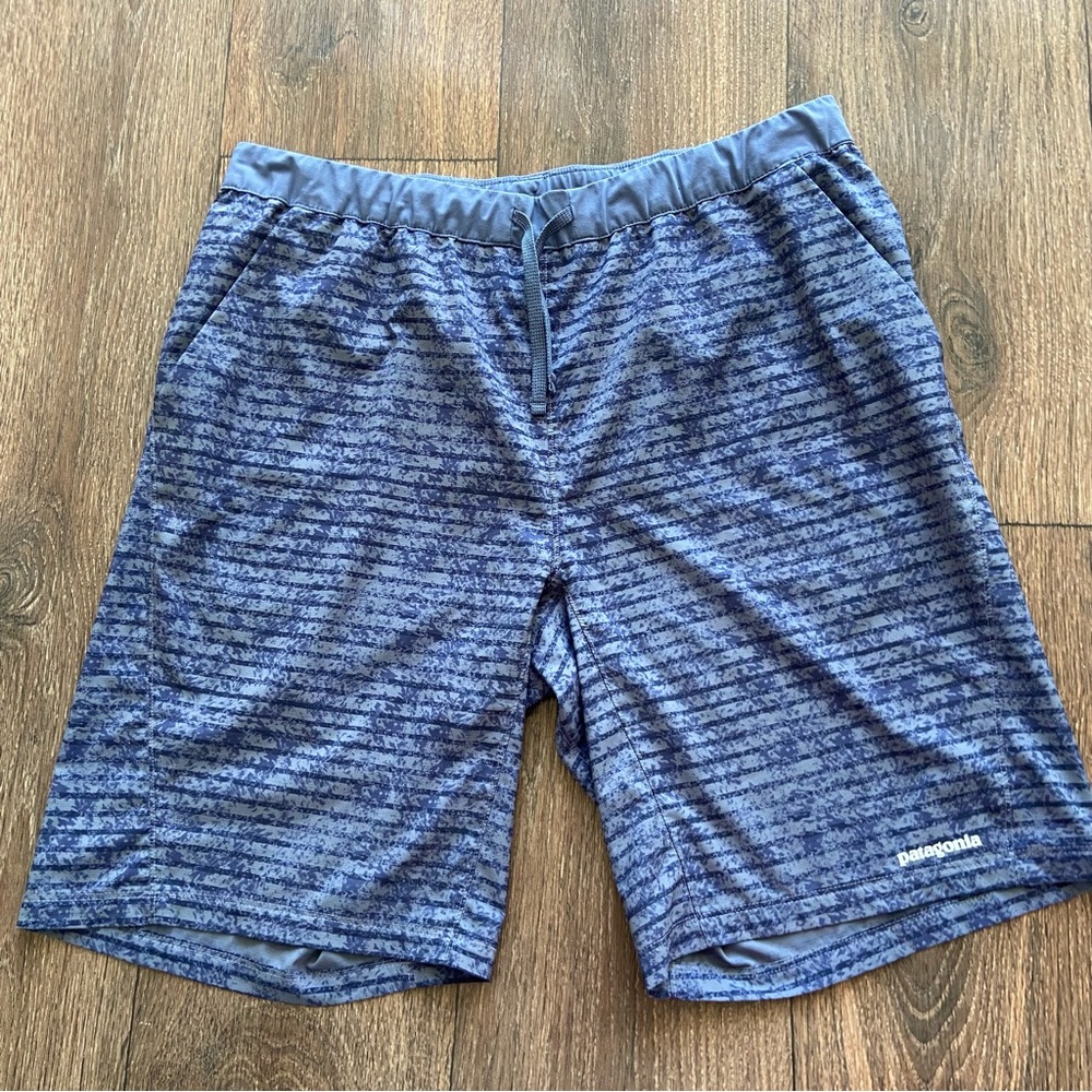 Patagonia Terrebonne 10” inseam patterned trail running shorts mens large